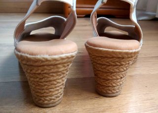 Sandalias blancas de piel