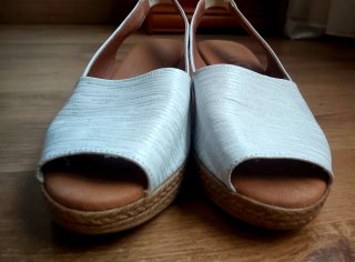 Sandalias blancas de piel