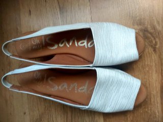 Sandalias blancas de piel