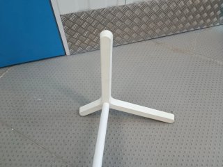 Mesita auxiliar regulable en altura