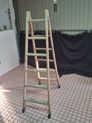 Escalera de madera