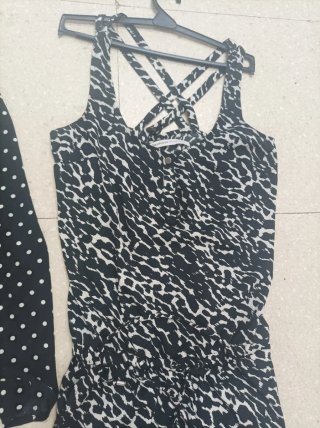 Lote Vestido Lunares y Mono Estampado Talla M