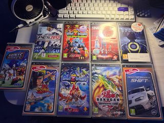 Consegna di 9 giochi PSP / PES 2012, NFS Shift...