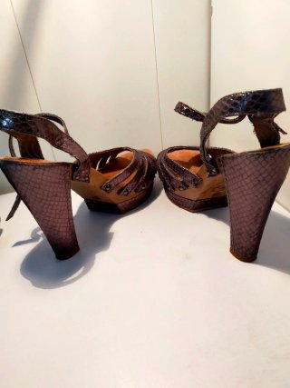 Sandalias Corina Marrón y Plateadas