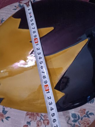 VENDO JARRÓN PLANO NEGRO Y AMARILLO