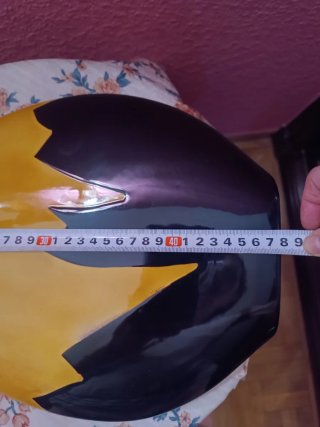 VENDO JARRÓN PLANO NEGRO Y AMARILLO