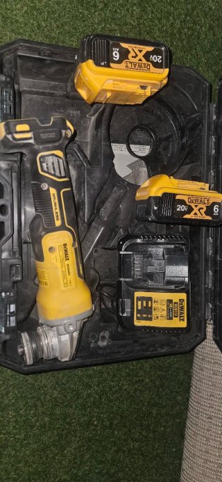 Radial DeWalt con baterías y maletín
