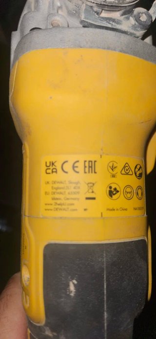 Radial DeWalt con baterías y maletín