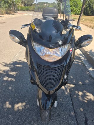 Kymco Gran Dink Maxi Scooter Negra