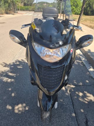 Kymco Gran Dink Maxi Scooter Negra