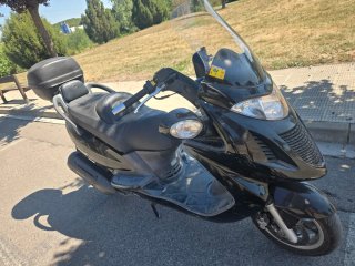 Kymco Gran Dink Maxi Scooter Negra