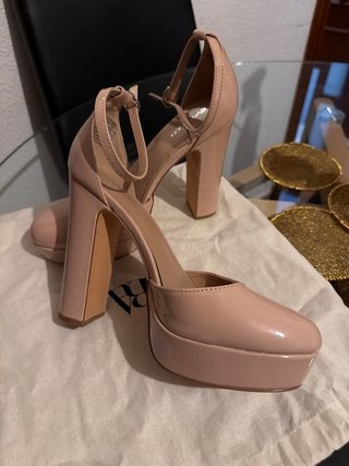 Zapatos de tacón rosa con plataforma