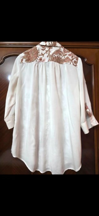 Camisa estampada amplia