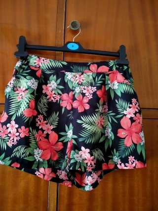 Conjunto Top Negro y Short Estampado Floral