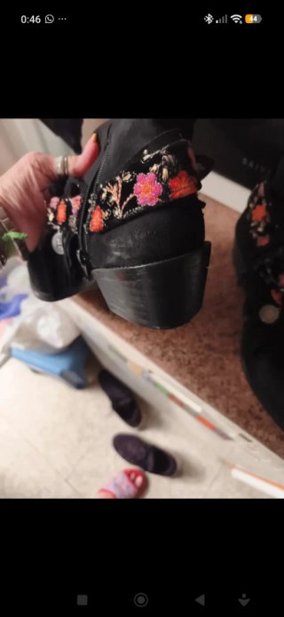 Botines tipo Desigual negros con adornos