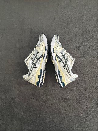 Asics Gel Kayano Talla 42 Plata/Blanco