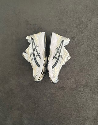 Asics Gel Kayano Talla 42 Plata/Blanco