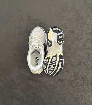 Asics Gel Kayano Talla 42 Plata/Blanco