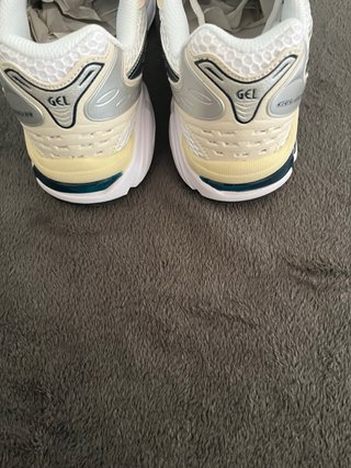Asics Gel Kayano Talla 42 Plata/Blanco