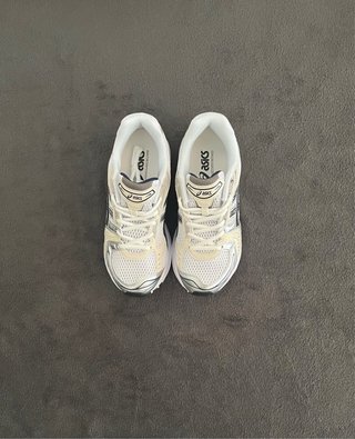 Asics Gel Kayano Talla 42 Plata/Blanco