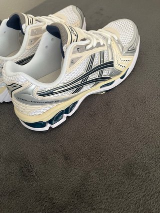 Asics Gel Kayano Talla 42 Plata/Blanco