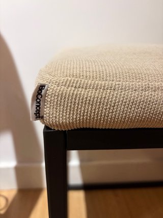 Banco London BoConcept tela beige y metal negro