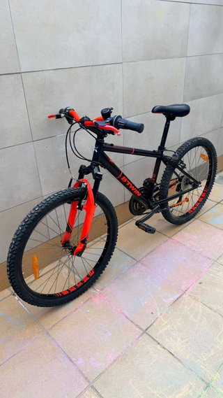 Bicicleta Rockrider BTWIN 24 Negra/naranja
