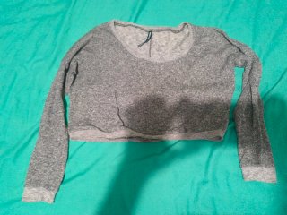 Top crop gris manga larga
