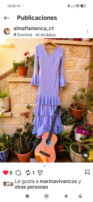 Traje de flamenca morado con volantes