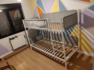Letto a castello bianco/grigio con letto aggiuntivo