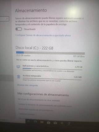 Portátil Lenovo en las fotos se ve características
