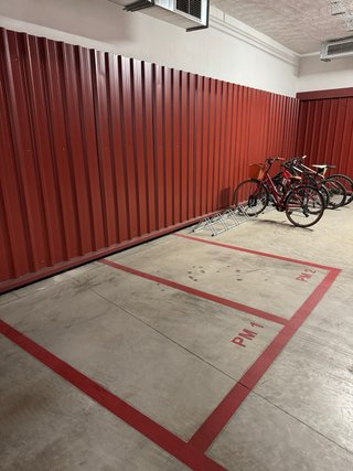 Se alquilan 3 plazas de garaje moto