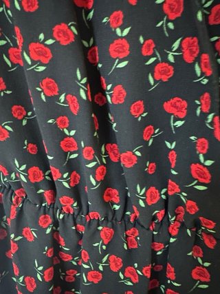 Vestido largo floral negro y rojo