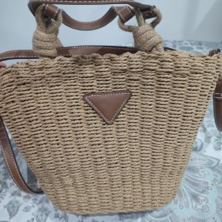 Bolso de verano de rafia y piel