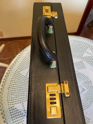 Maletín cuero negro con combinación