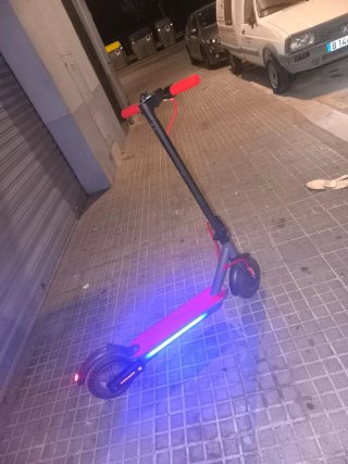 Patinete Eléctrico Rojo y Negro