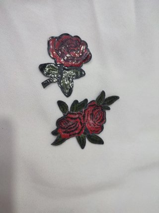 Lote 2 parches bordados rosas rojas