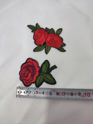 Lote 2 parches bordados rosas rojas