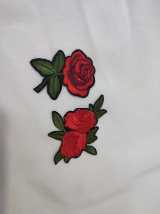 Lote 2 parches bordados rosas rojas