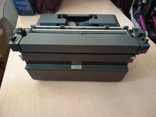 Máquina de escribir Olivetti Línea 98
