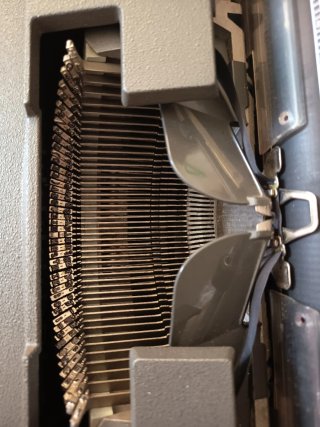Máquina de escribir Olivetti Línea 98