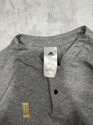 Camiseta Adidas gris