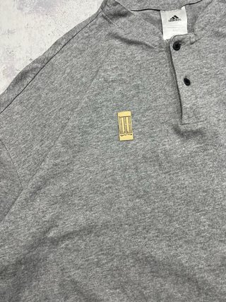 Camiseta Adidas gris