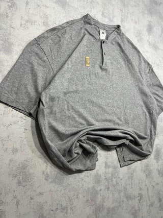 Camiseta Adidas gris