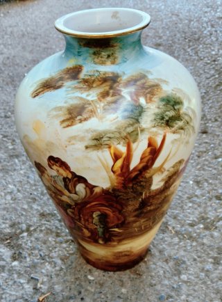 Jarrón antiguo pintado a mano