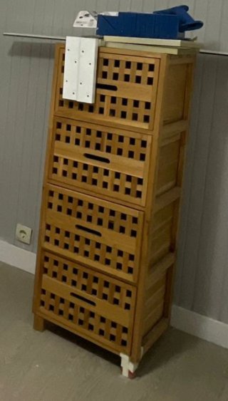 Mueble de madera con cajones