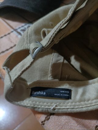 3 Gorros Bershka Disney Beige y Negro