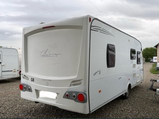 Caravana Lunar Clubman, Cama isla