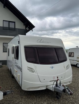 Caravana Lunar Clubman, Cama isla