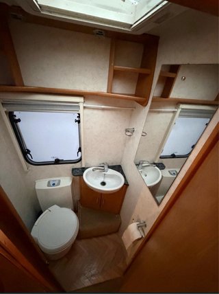 Caravana Lunar Clubman, Cama isla
